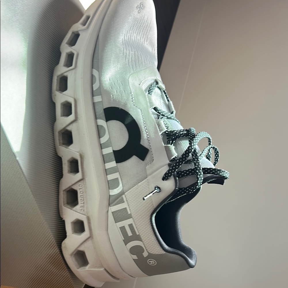 OnCloud - Cloudminster - White and Black
